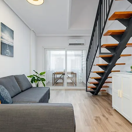 Newly Renovated Luxury Penthouse By The Beach