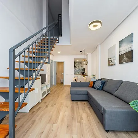 Newly Renovated Luxury Penthouse By The Beach Appartamento