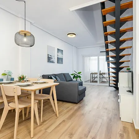 Newly Renovated Luxury Penthouse By The Beach *