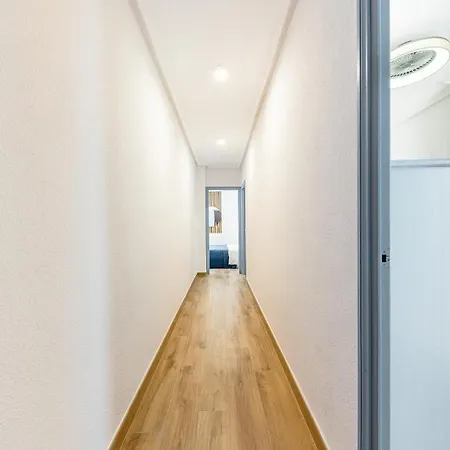 Newly Renovated Luxury Penthouse By The Beach *